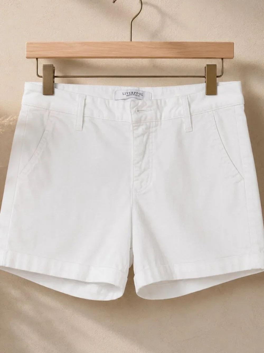 Liverpool White Summer Shorts Women's Size 8 29 Cuffed Mid Rise Classic cotton